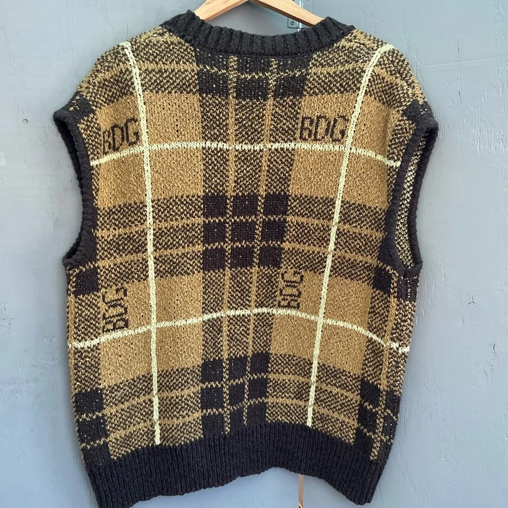 Urban Outfitters BDG Oversized Greyden Plaid Jacquard Knitted Vest Size Medium